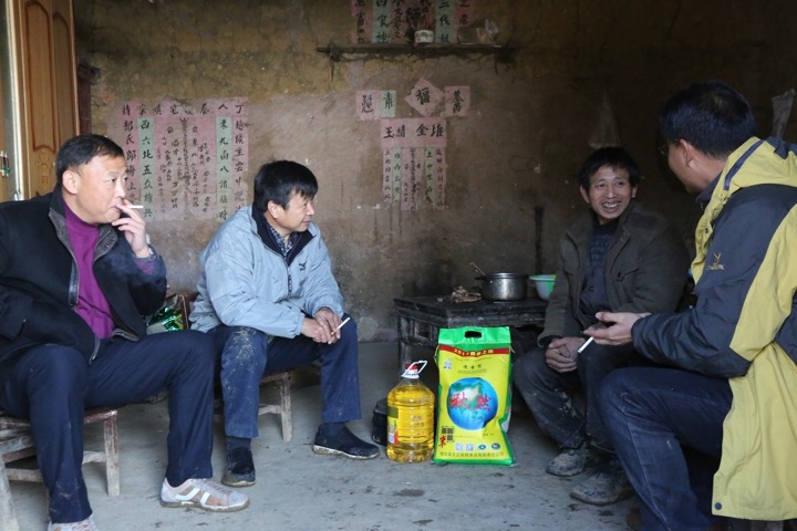 张武生等公司辅导到扶贫挂钩村寿山村调研