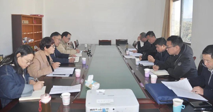 曲靖市麒麟区财政局、税务局一行到云南陆东煤矿有限公司调研领导工作