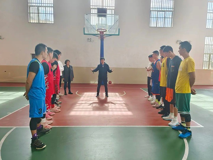 云煤（yl6809永利）集团享受省管企业副职待遇辅导张武生到后所煤矿探望备战省运会的集团男子篮球集训队