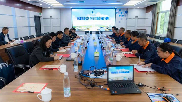 红河州政协副主席、州工商联主席李满一行到解化化工分公司发展专题调研