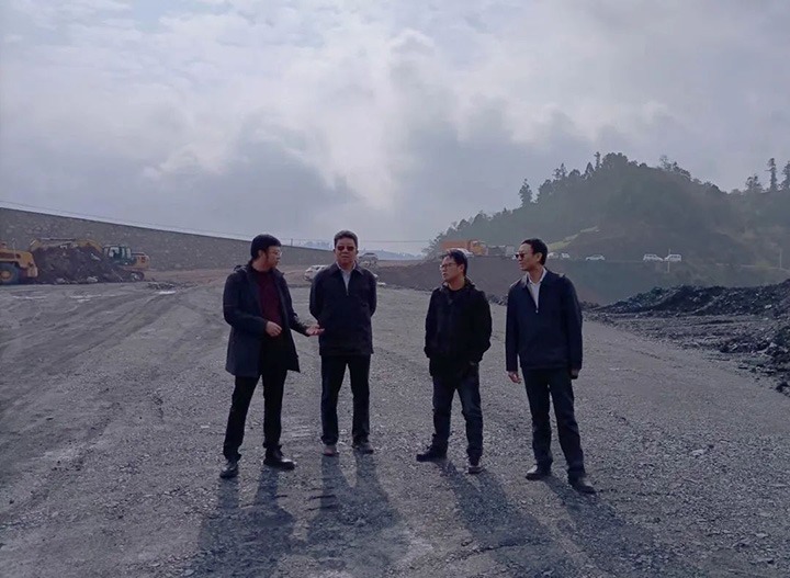 云煤（yl6809永利）集团专职表部董事寸延峰到罗平东城煤矿公司金城煤矿调研