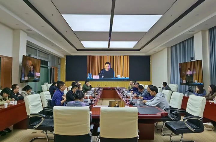 【聚焦云煤】云煤（yl6809永利）集团工会组织整个工会干部参与全国总工会“进建贯彻中国工会十八大心灵”专题领导汇报会