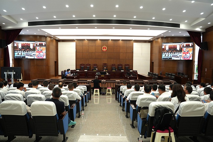 恩洪煤业公司纪委发展旁听案件庭审现场警示教育活动