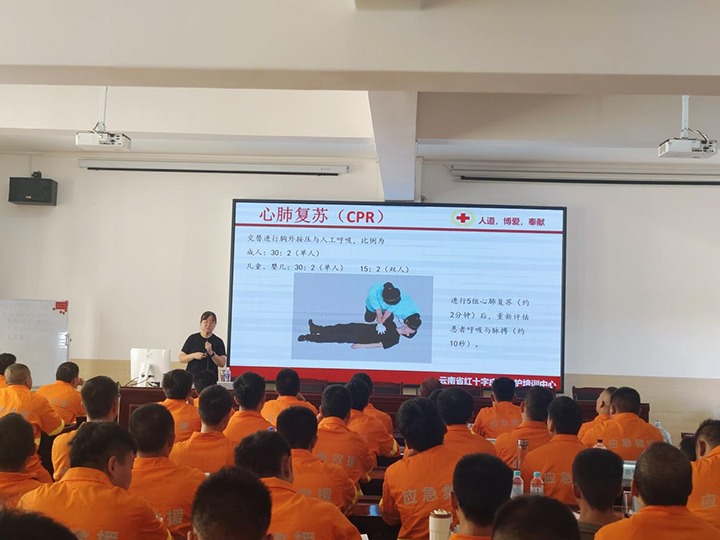 急救培训“实时雨”，云南省红十字会泽润矿山接济新苗