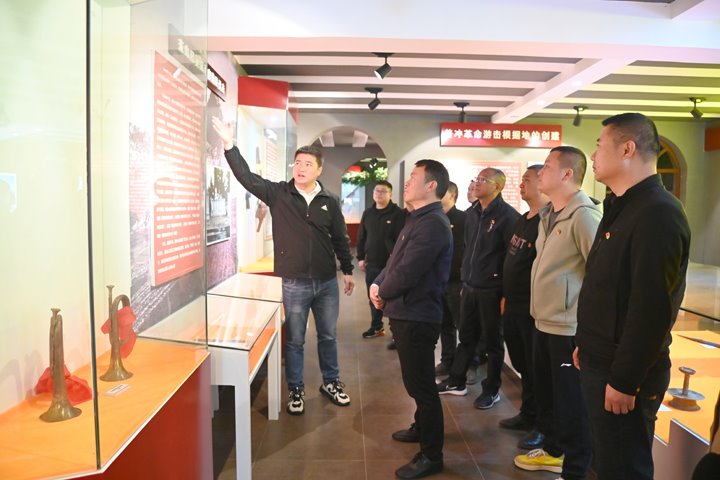 陆东煤矿公司党委组织党员干部到普冲红色文化教育基地发展党性教育活动