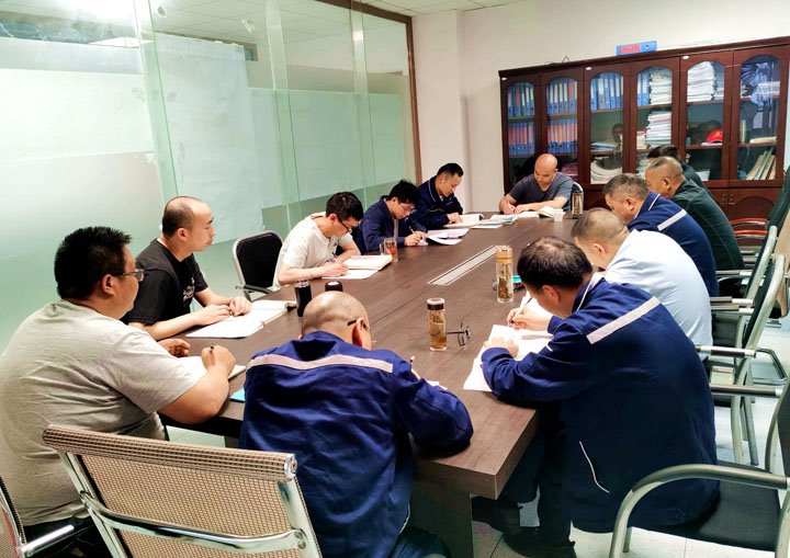 煤矿“夜讲堂”：值班间隙一幼时，人人都是安全讲师！